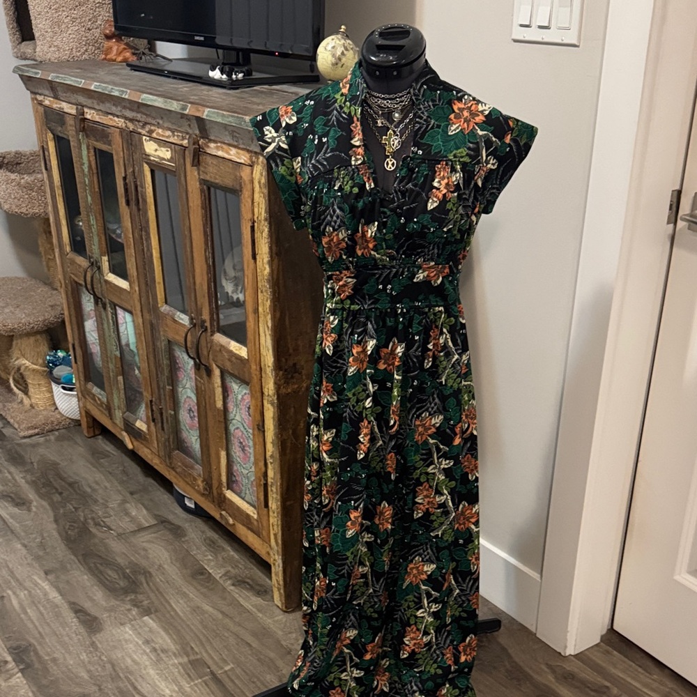 Vintage 1960-1970 union made Floral Black and Green Maxi Dress - est small